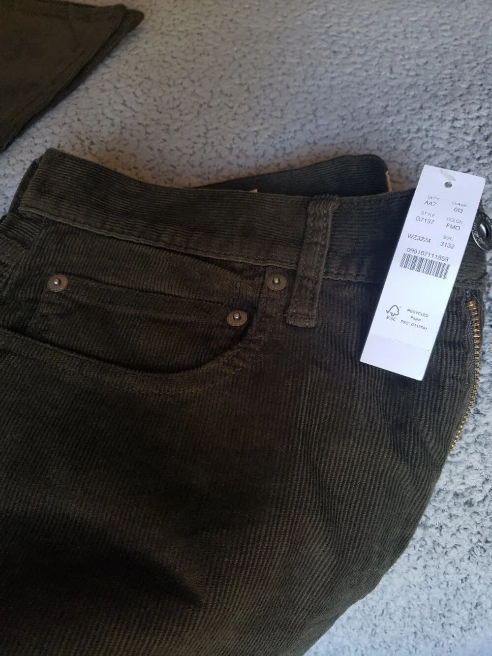J. Crew 770 Straight-fit pant in corduroy / Forest Moss / size 31x32